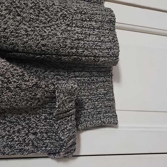Capture Black and Gray Knit Pullover - Picture 2 of 3
